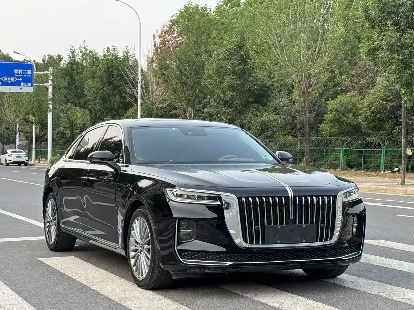 Hongqi H9 2022 2.0T Smart Connect Flag Enjoy Edition фото 3