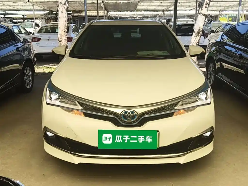 Toyota Corolla Twin Engine E+ 2019 1.8L E-CVT Leading Edition фото 3