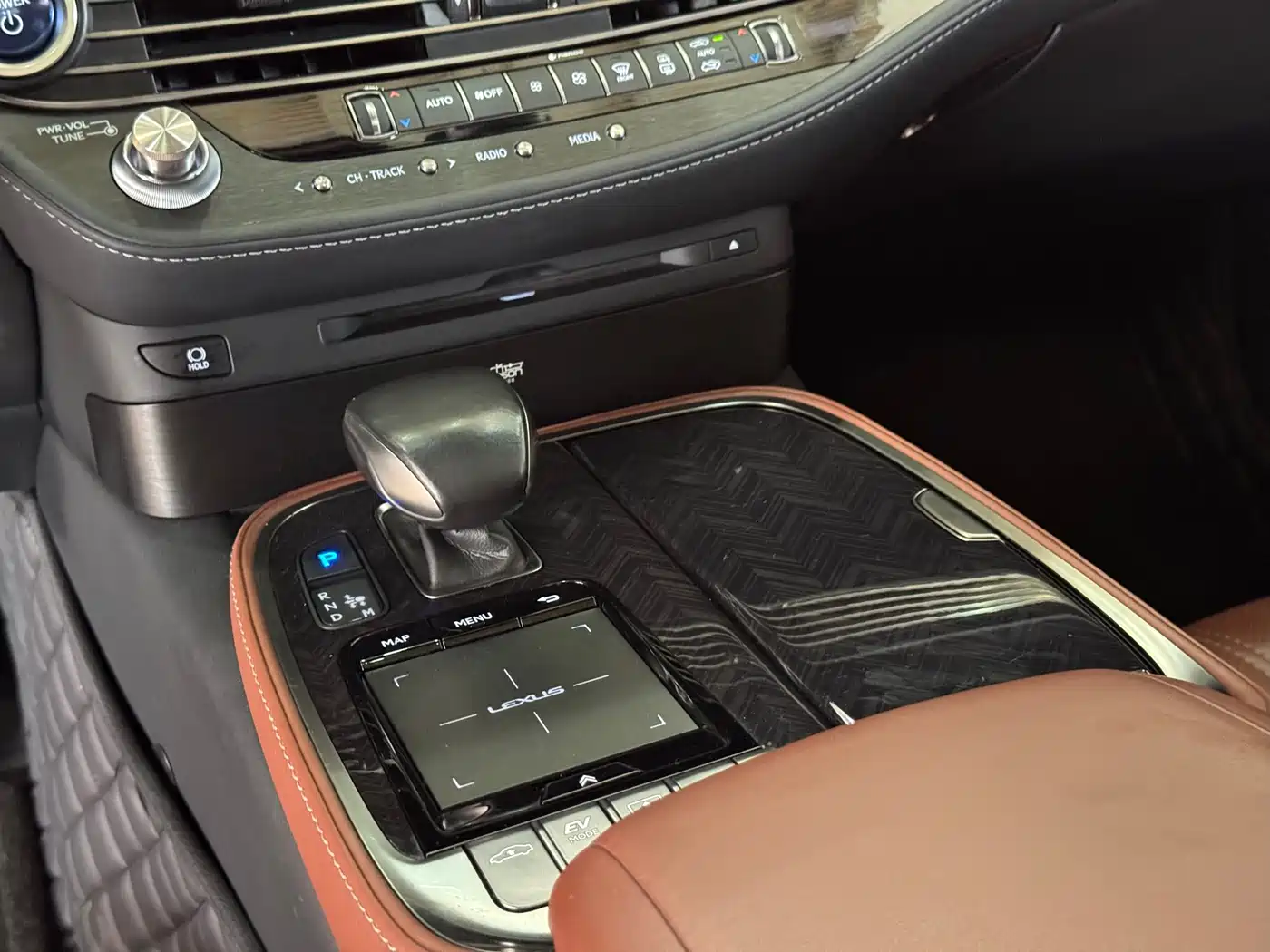 Lexus LS 2018 500h Executive Edition China V фото 10