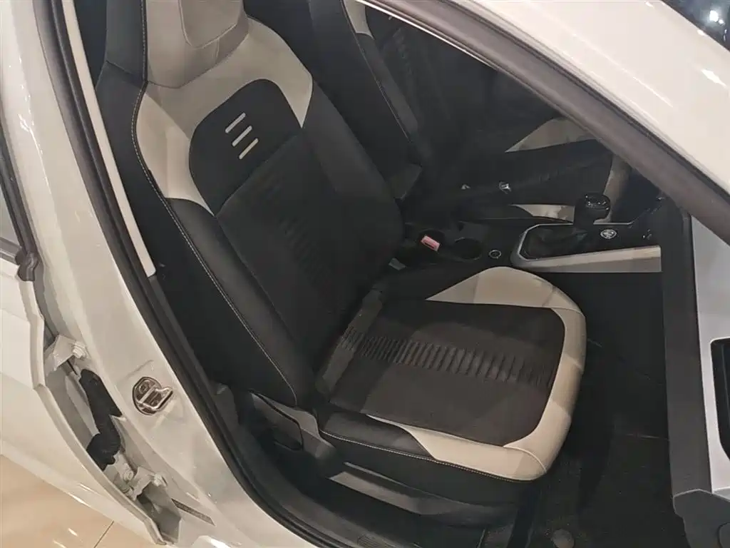 Volkswagen Polo 2023 Plus 1.5L Automatic Colorful Tech Edition фото 25