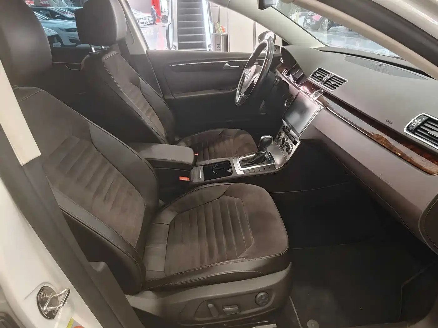 Volkswagen Magotan (Import) 2012 Wagon 2.0TSI Comfort фото 9