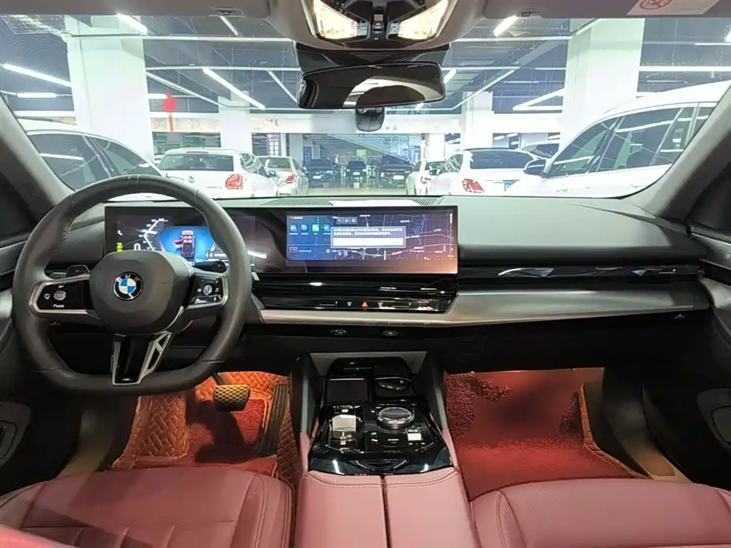 BMW 5 Series 2025 530Li Leading M Sport Package фото 6
