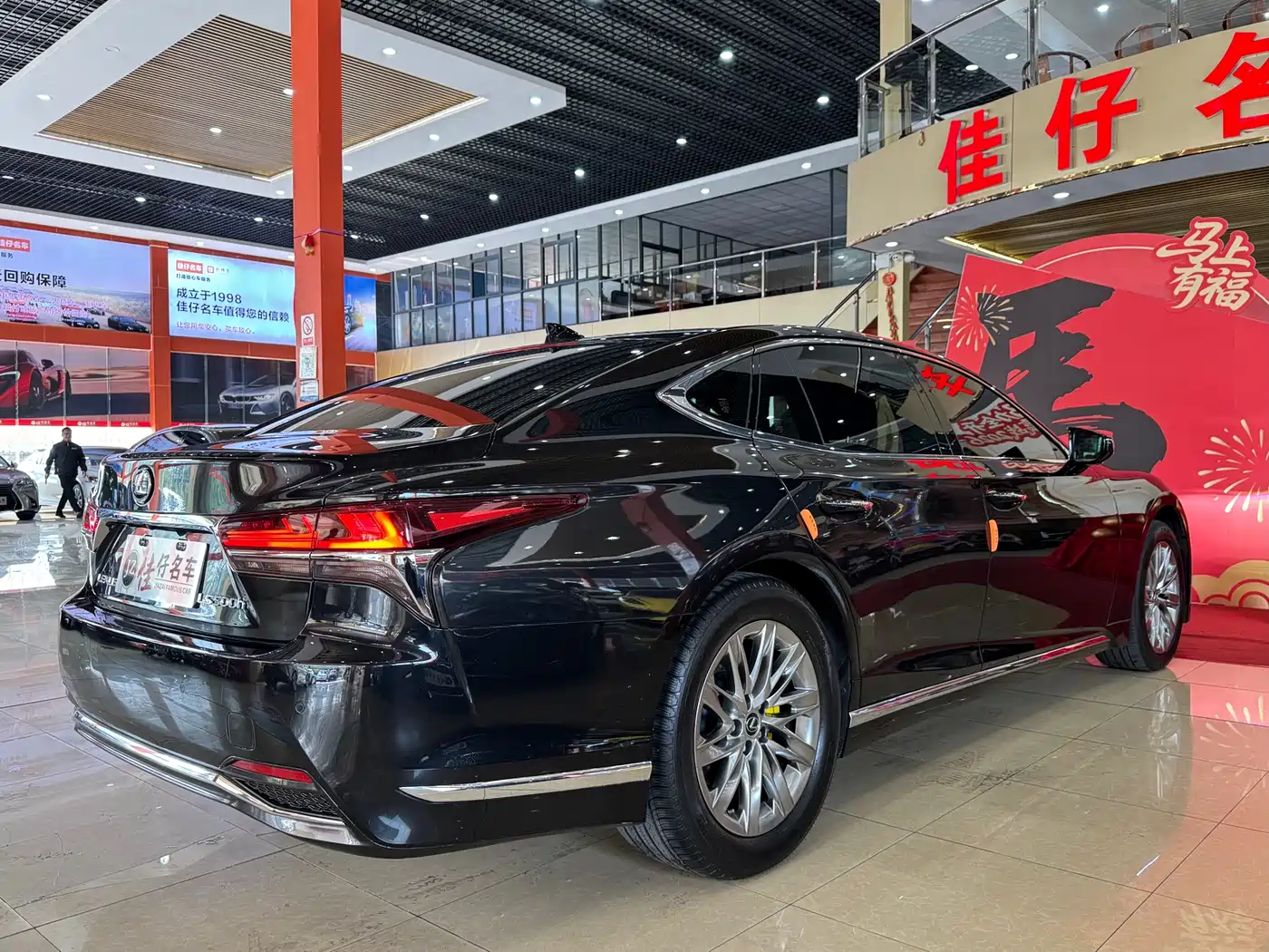 Lexus LS 2018 500h Luxury Edition China V фото 5