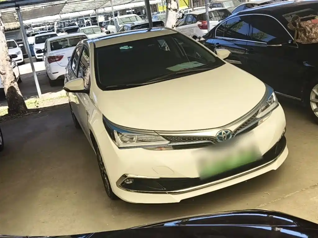 Toyota Corolla Twin Engine E+ 2019 1.8L E-CVT Leading Edition фото 4