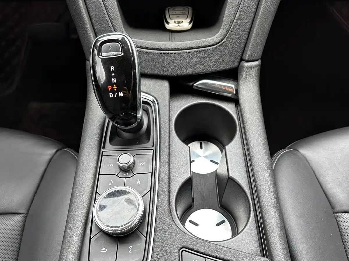 Photo 16 - Cadillac XT5