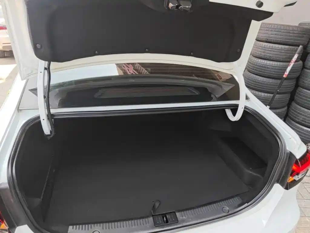 Roewe i6 MAX EV 2022 2020 Model 1.5T PHEV Cool Panoramic Sunroof Edition