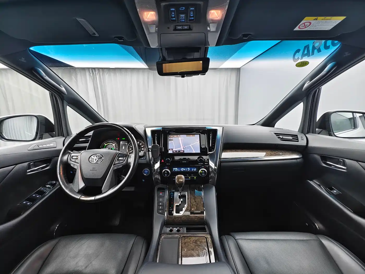 Toyota Vellfire 2019 Hybrid 2.5L HV Premium Edition фото 13