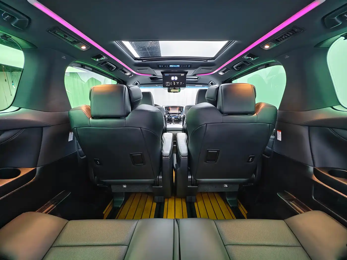 Toyota Vellfire 2019 Hybrid 2.5L HV Premium Edition фото 25