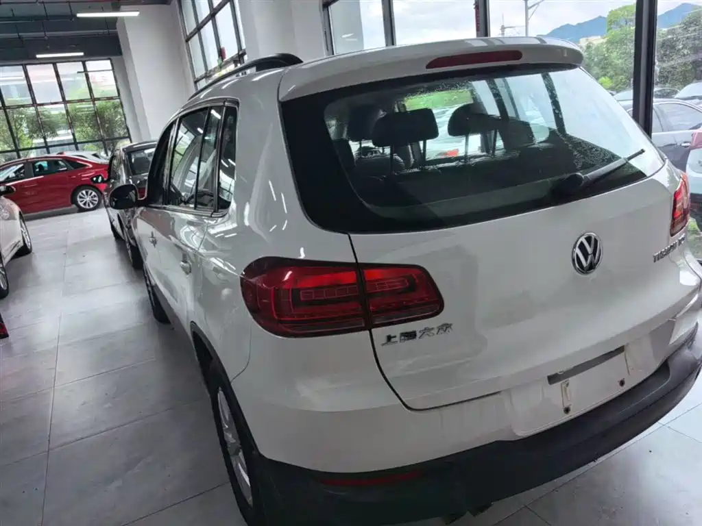 Volkswagen Tiguan 2015 1.8TSI Automatic 2WD Trendline фото 5