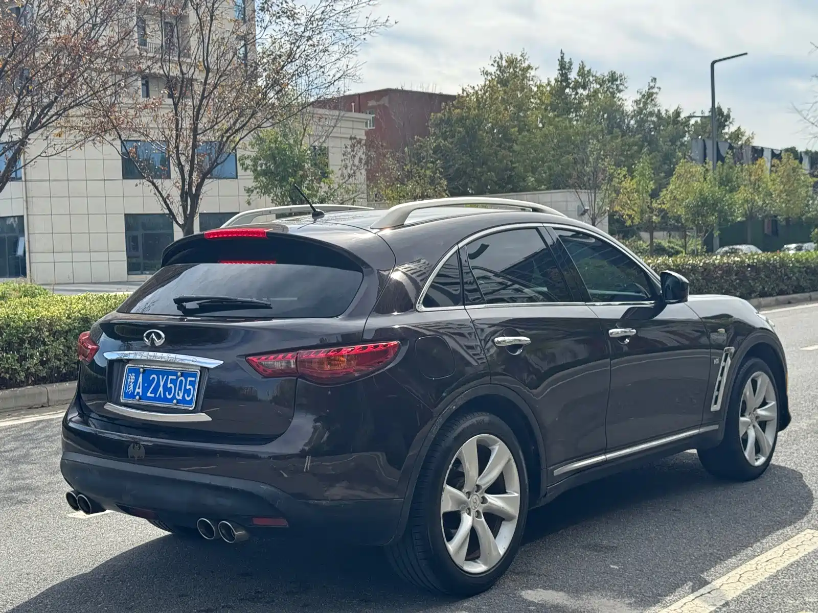 Photo 13 - Infiniti FX