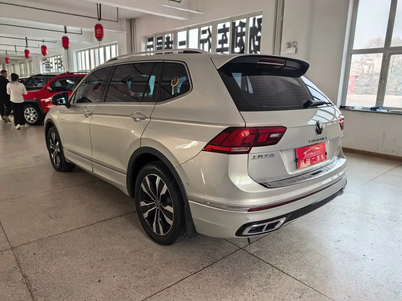 Volkswagen Tiguan L 2024 Outstanding 330TSI Auto 2WD R-Line Dragon Glory Edition фото 4