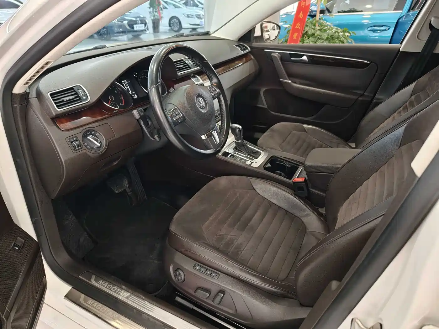 Volkswagen Magotan (Import) 2012 Wagon 2.0TSI Comfort фото 7