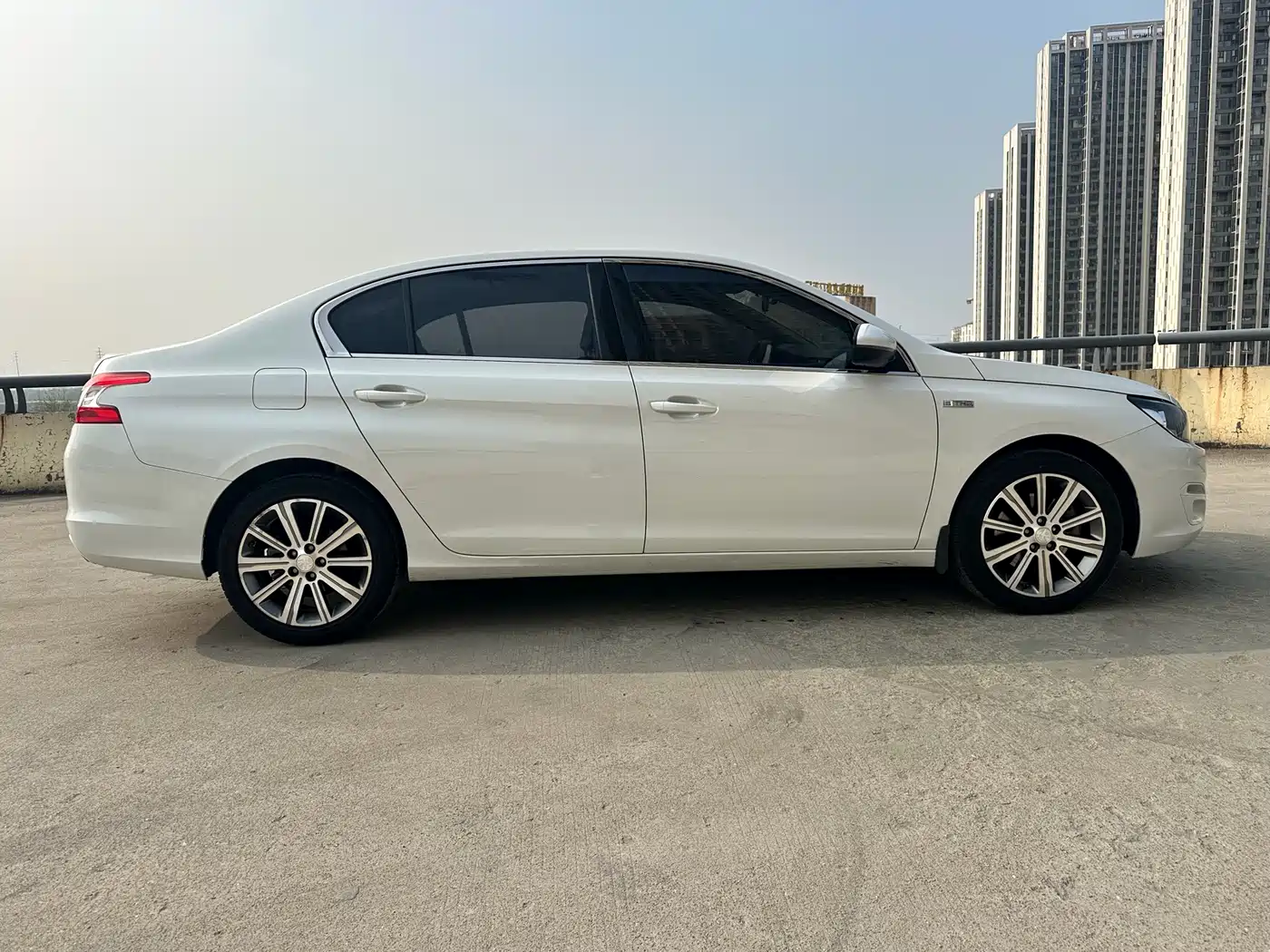 Peugeot 408 2018 350THP Automatic Luxury Edition фото 4