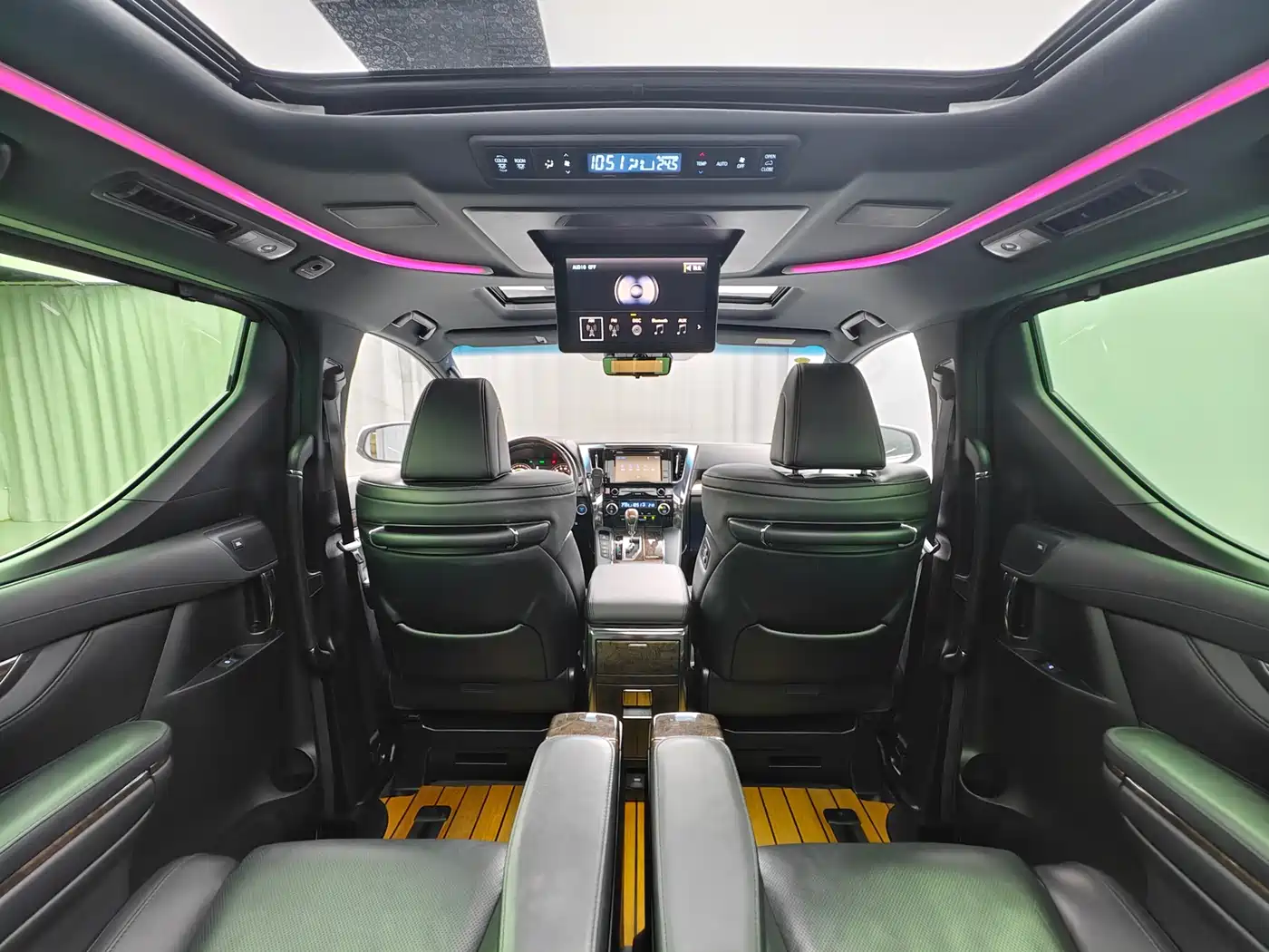 Toyota Vellfire 2019 Hybrid 2.5L HV Premium Edition фото 24