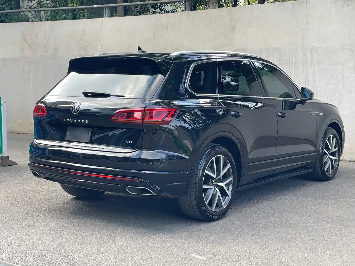 VOLKSWAGEN TOUAREG