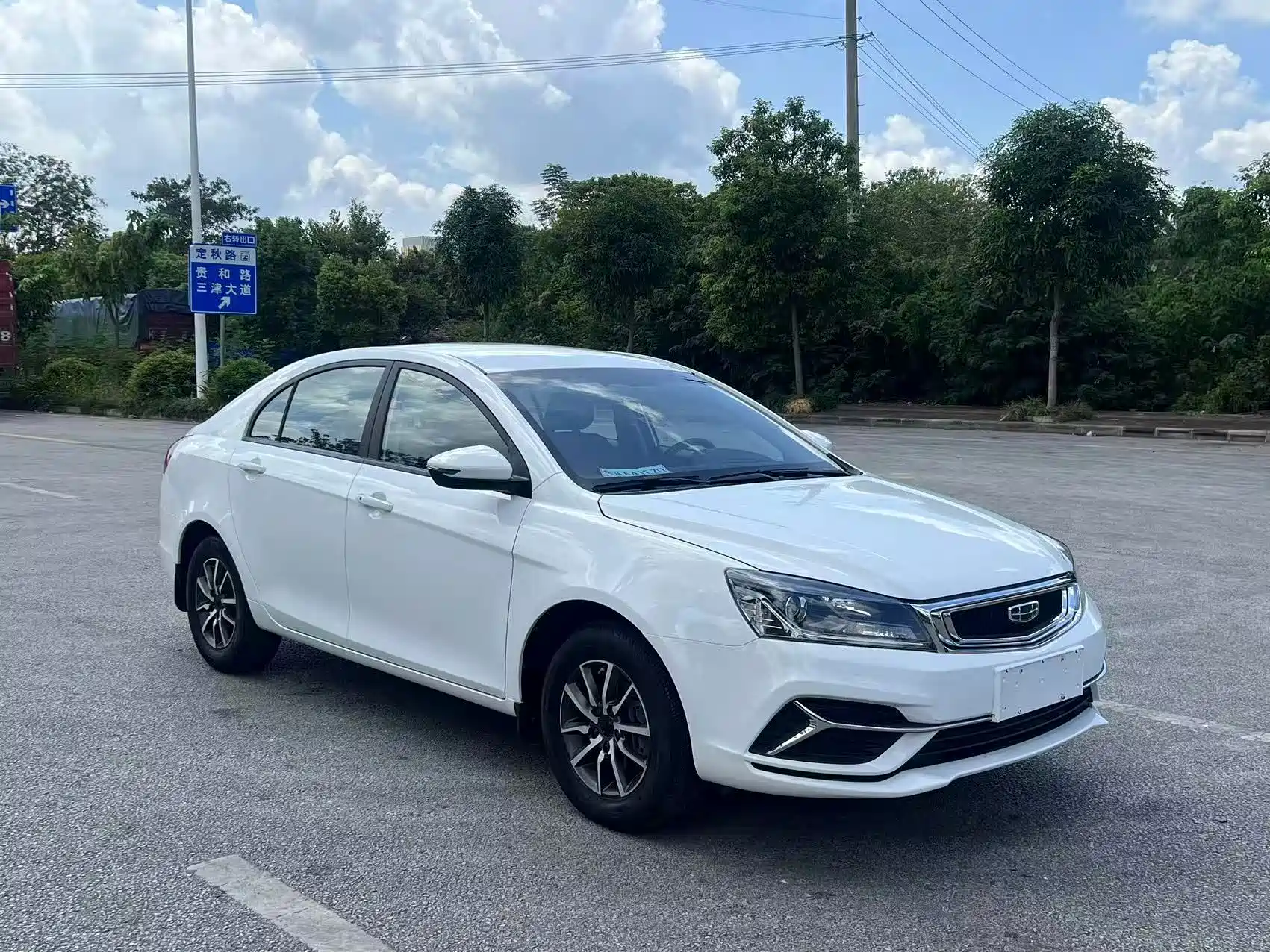 Фото 3 - Geely Emgrand