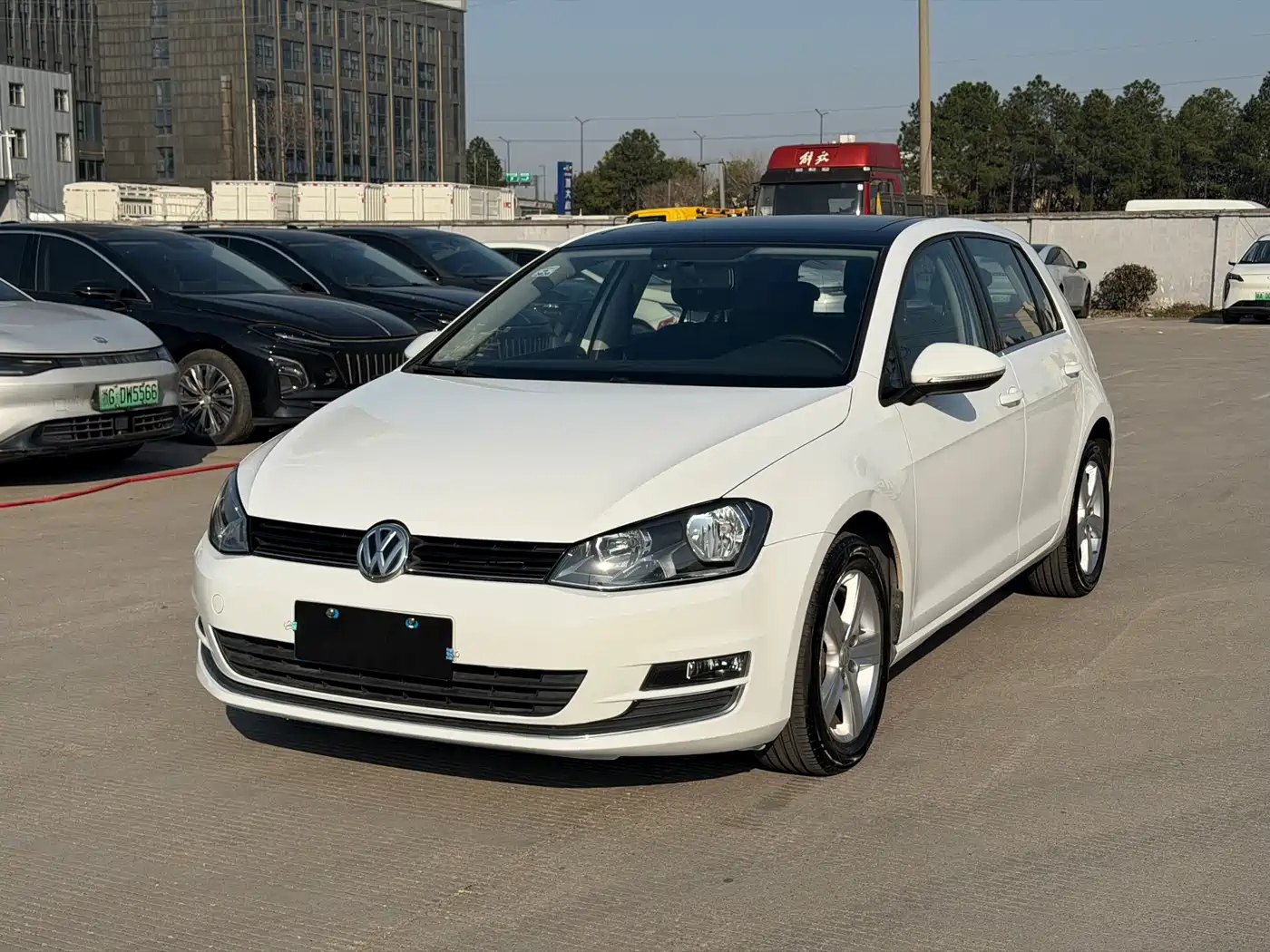 VOLKSWAGEN GOLF