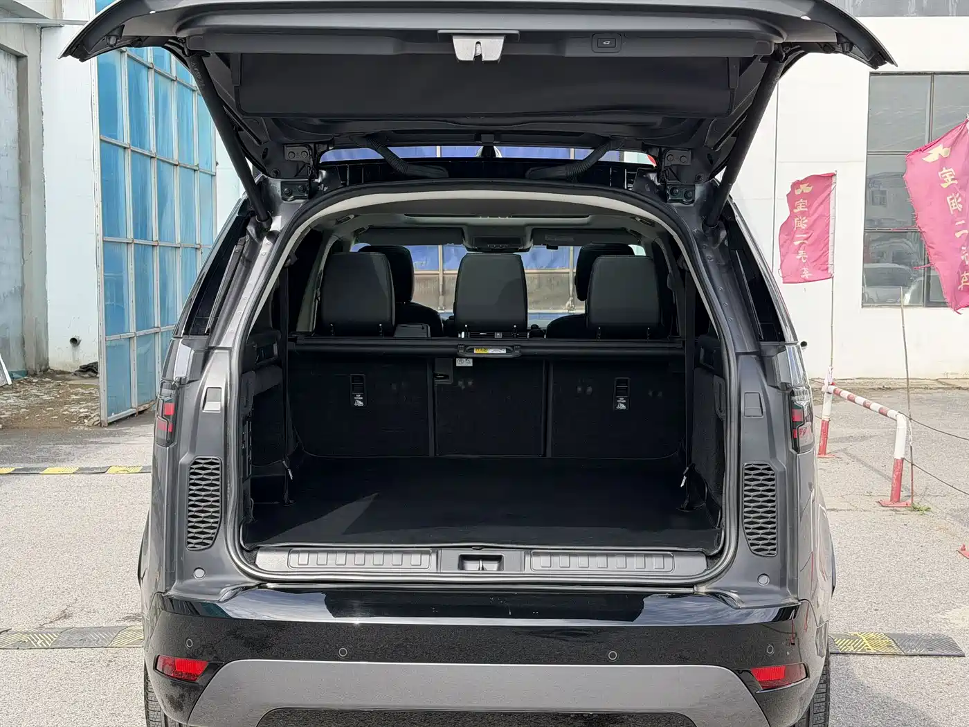 Land Rover Discovery 2023 Facelift 360PS R-Dynamic SE фото 14