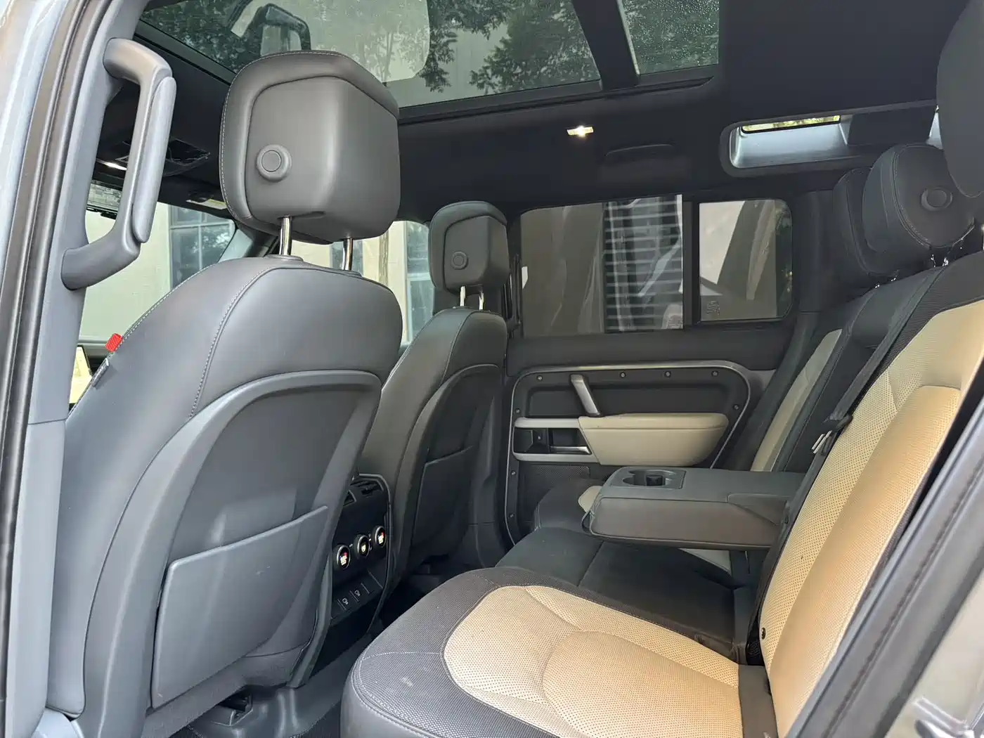 Land Rover Defender 2023 Model 110 3.0T P400 X-DYNAMIC HSE фото 7