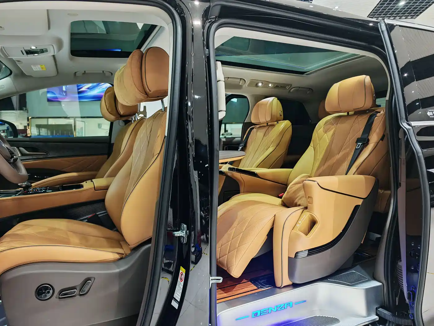 Denza D9 2024 DM-i 1050 Premium фото 8