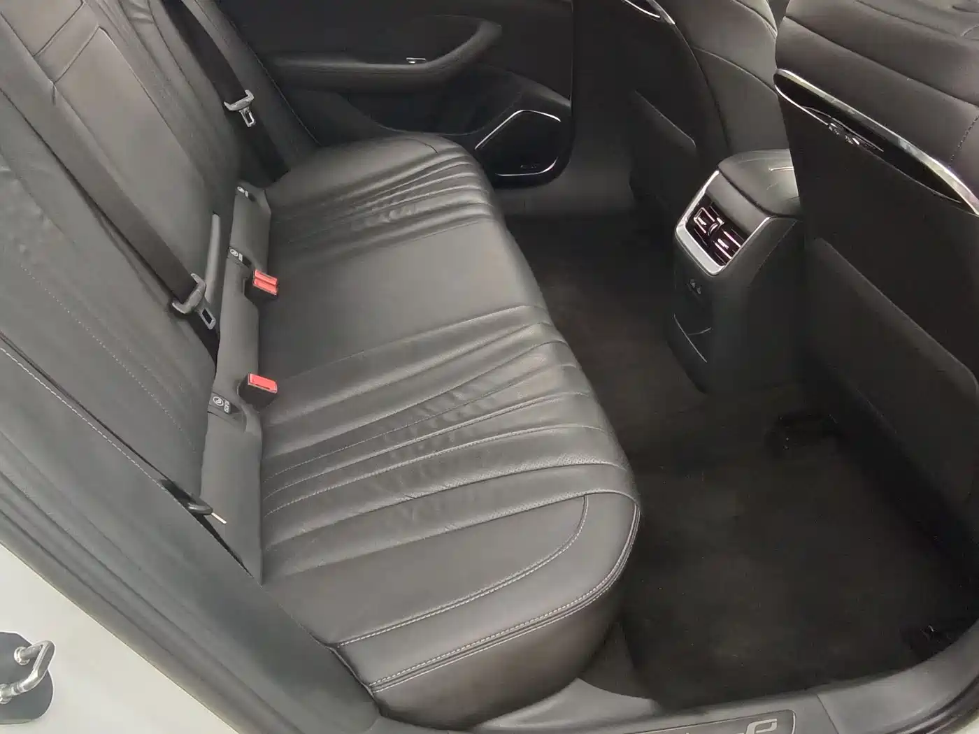 Hongqi H5 2023 2.0T Auto Smart Connect Flag Comfort фото 8