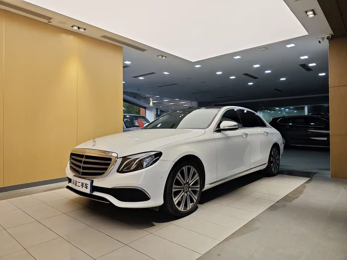 Mercedes-Benz E-Class 2016 E 300 L Fashion Type