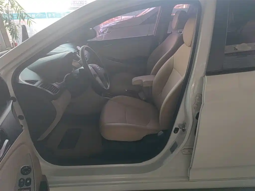 Hyundai Verna 2014 1.4L Automatic Smart GLS фото 15
