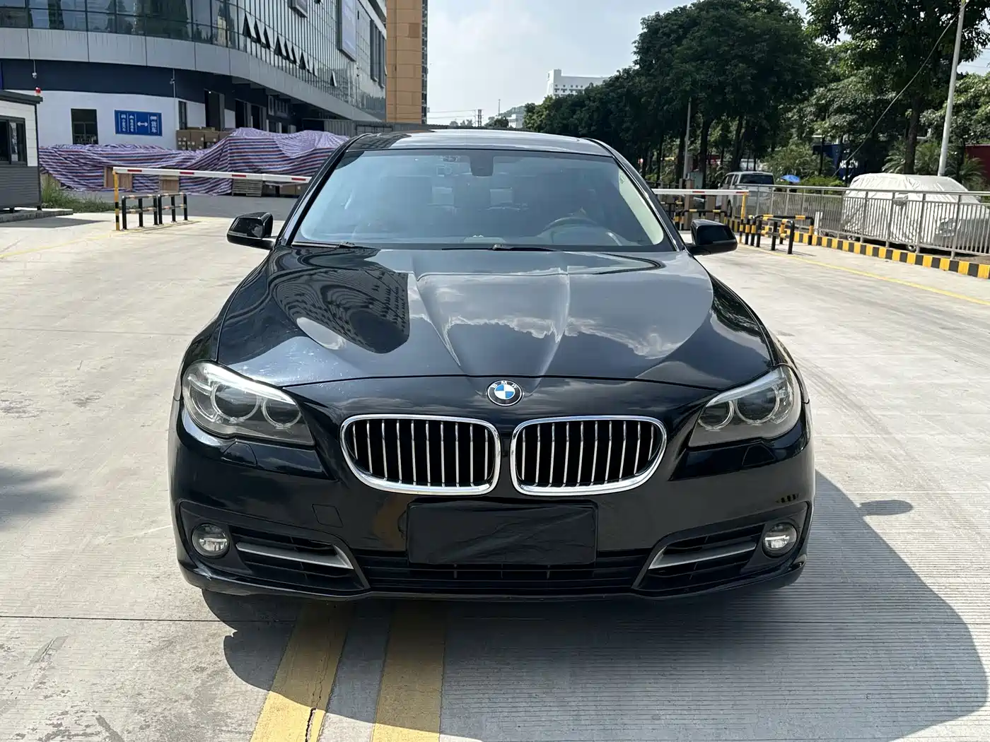Photo 2 - BMW 5 Series