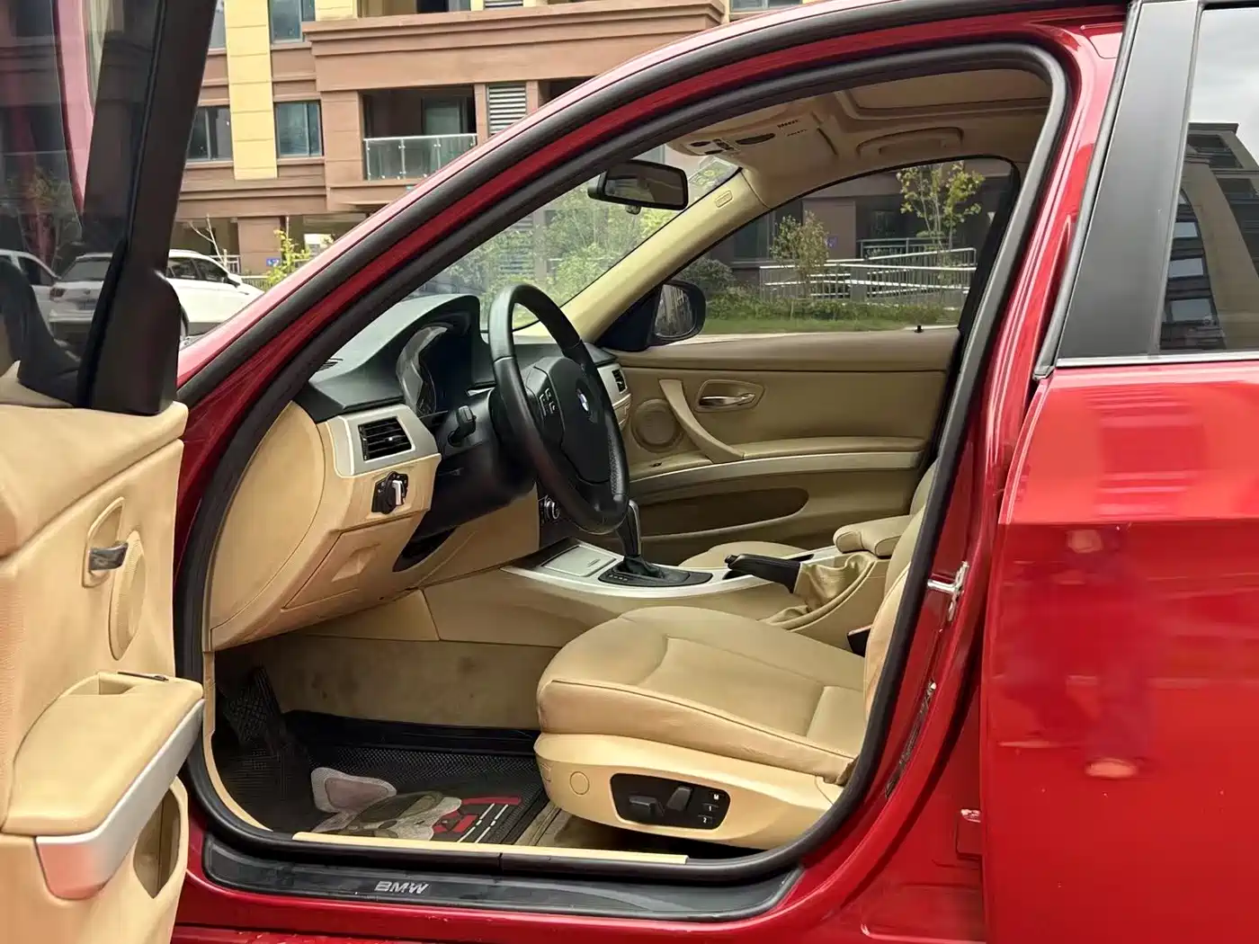 BMW 3 Series (Import) 2012 318i Leading фото 6