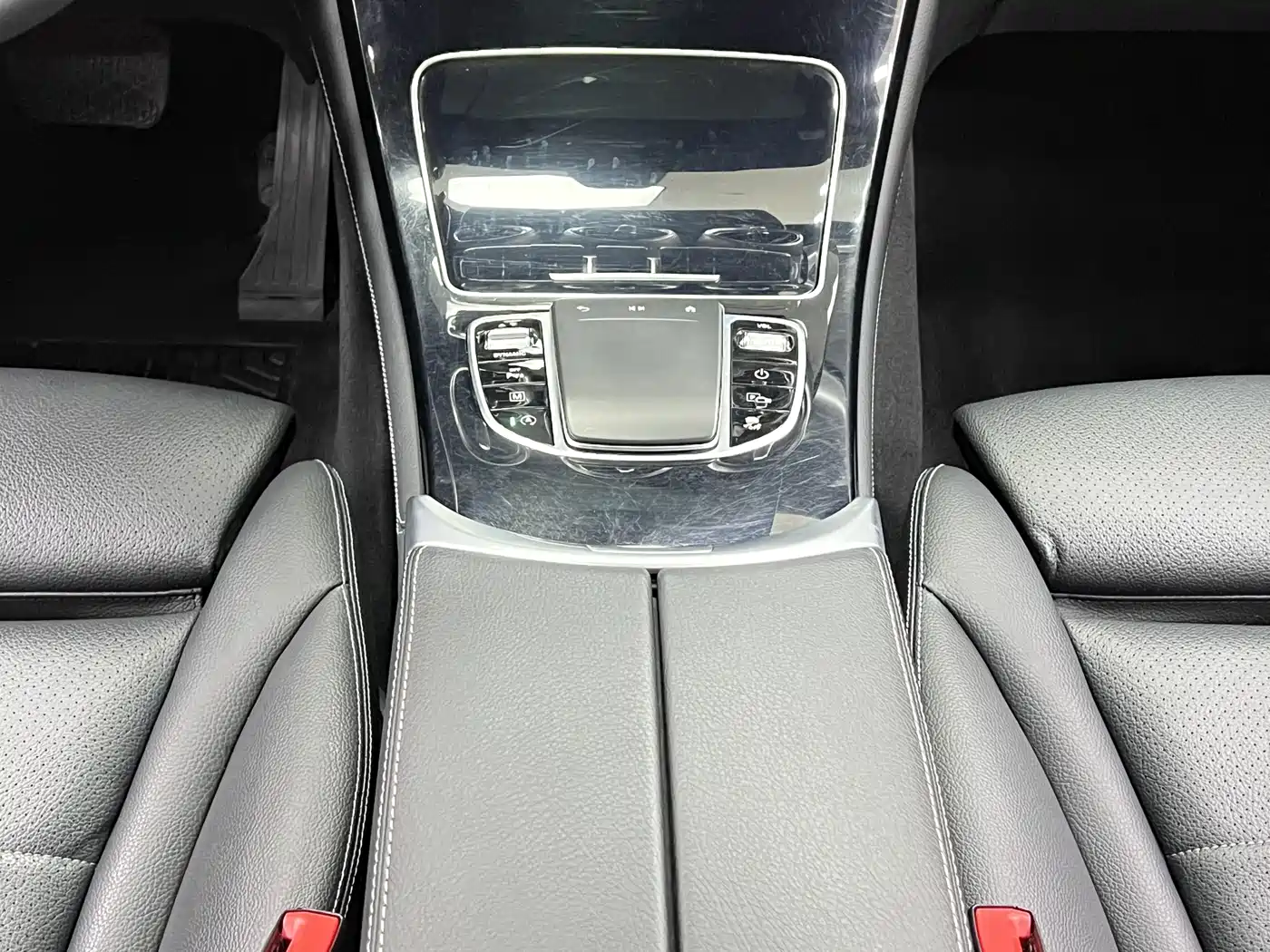Mercedes-Benz GLC 2022 Model GLC 260 L 4MATIC Dynamic Edition фото 24