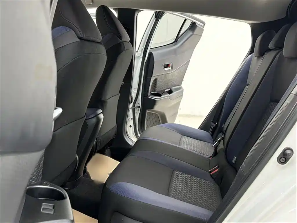Toyota C-HR 2021 2.0L Comfort Edition фото 23