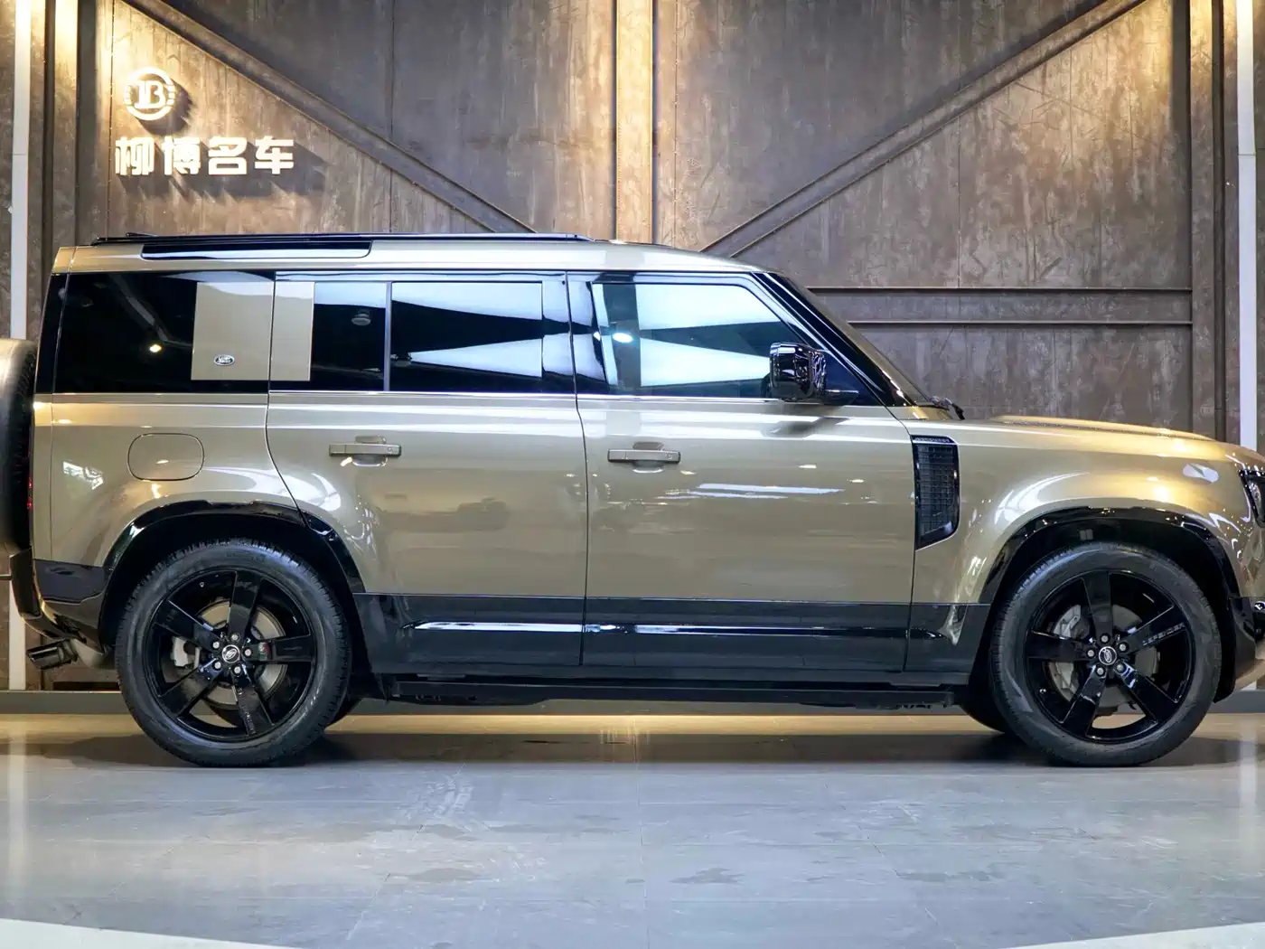 Land Rover Defender 2020 Model 110 P400 HSE фото 20