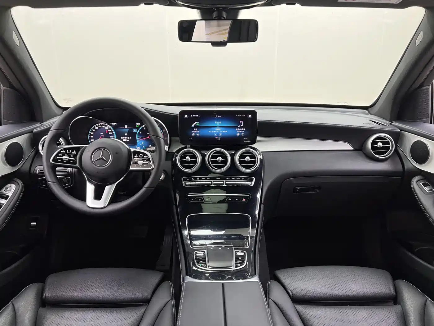 Mercedes-Benz GLC 2022 Model GLC 260 L 4MATIC Dynamic Edition фото 11