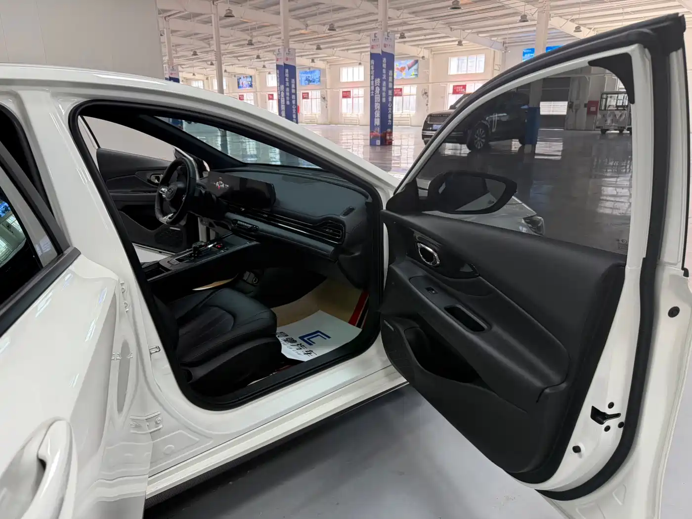 GAC Trumpchi Trumpchi Emkoo 2023 Shadow Leopard H Smart Hybrid фото 13
