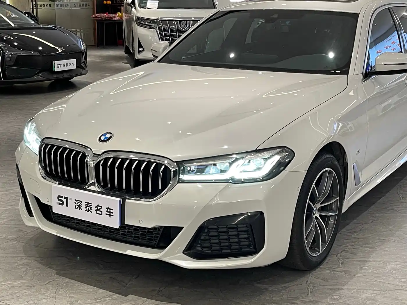 BMW 5 Series 2021 525Li M Sport Package фото 2