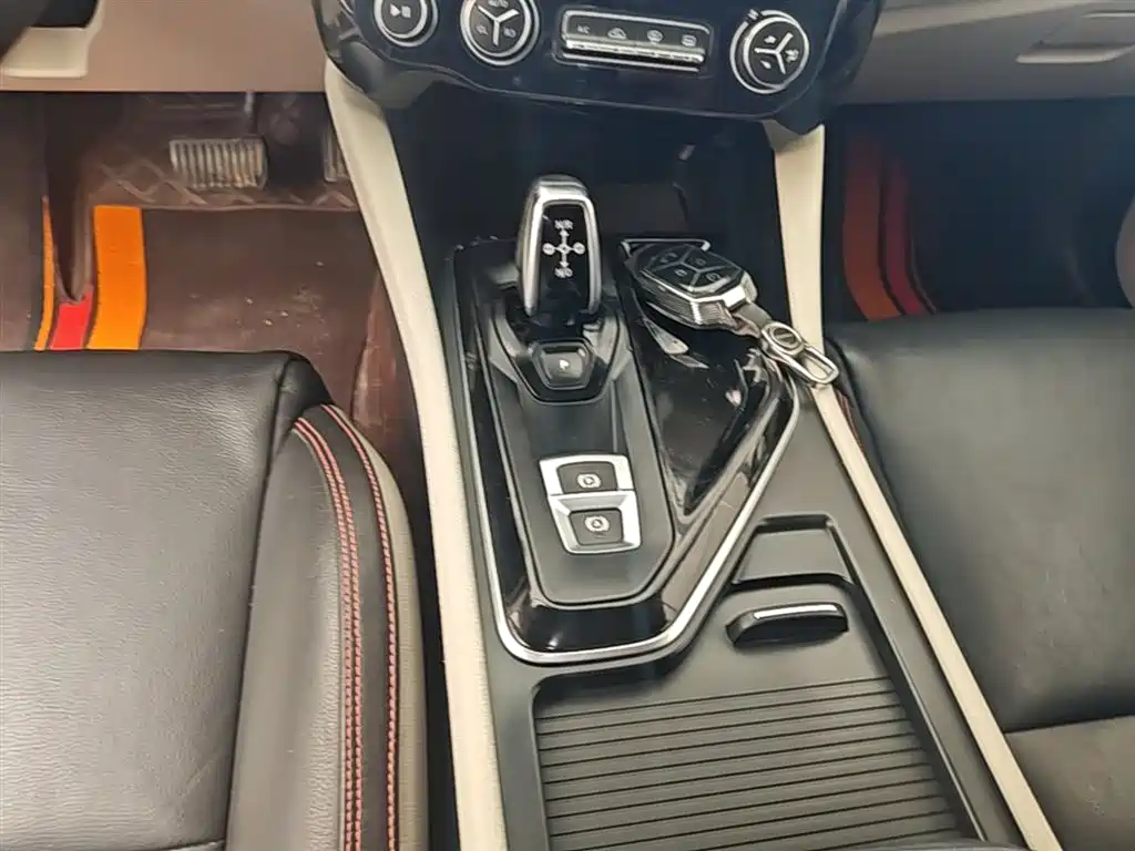 Lynk & Co 02 2018 1.5T DCT 2WD Shine Edition China V фото 14