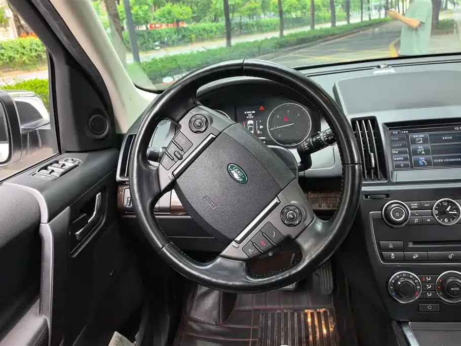 Land Rover Freelander 2 2014 2.2T SD4 SE Diesel Edition фото 15