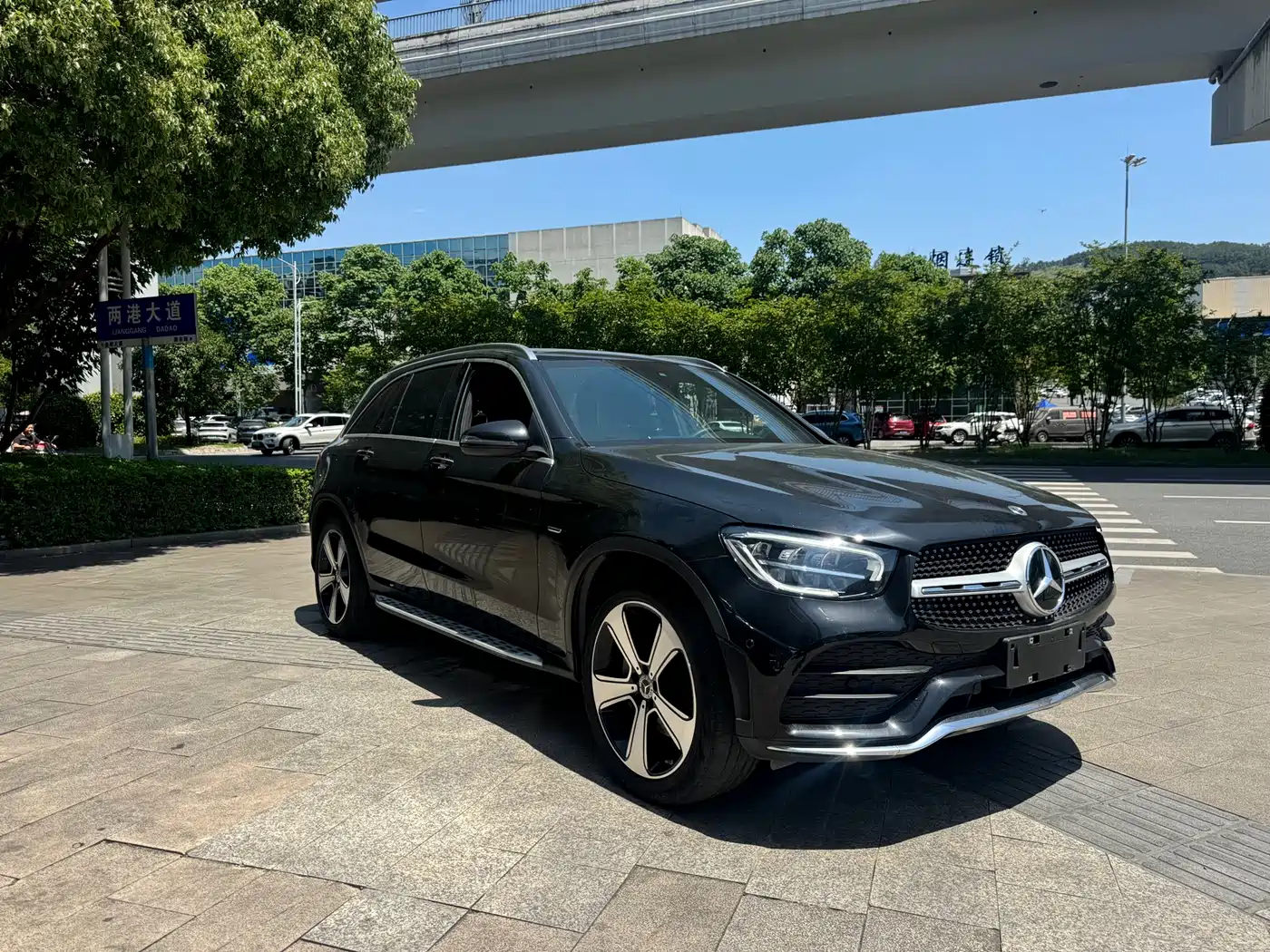 Mercedes-Benz GLC 2022 Facelift GLC 300 L 4MATIC Dynamic Collector's Edition фото 3