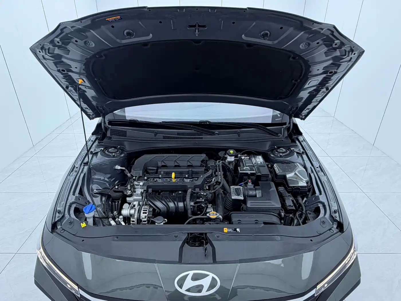Hyundai Elantra 2023 Model 1.5L CVT LUX Premium Edition фото 16
