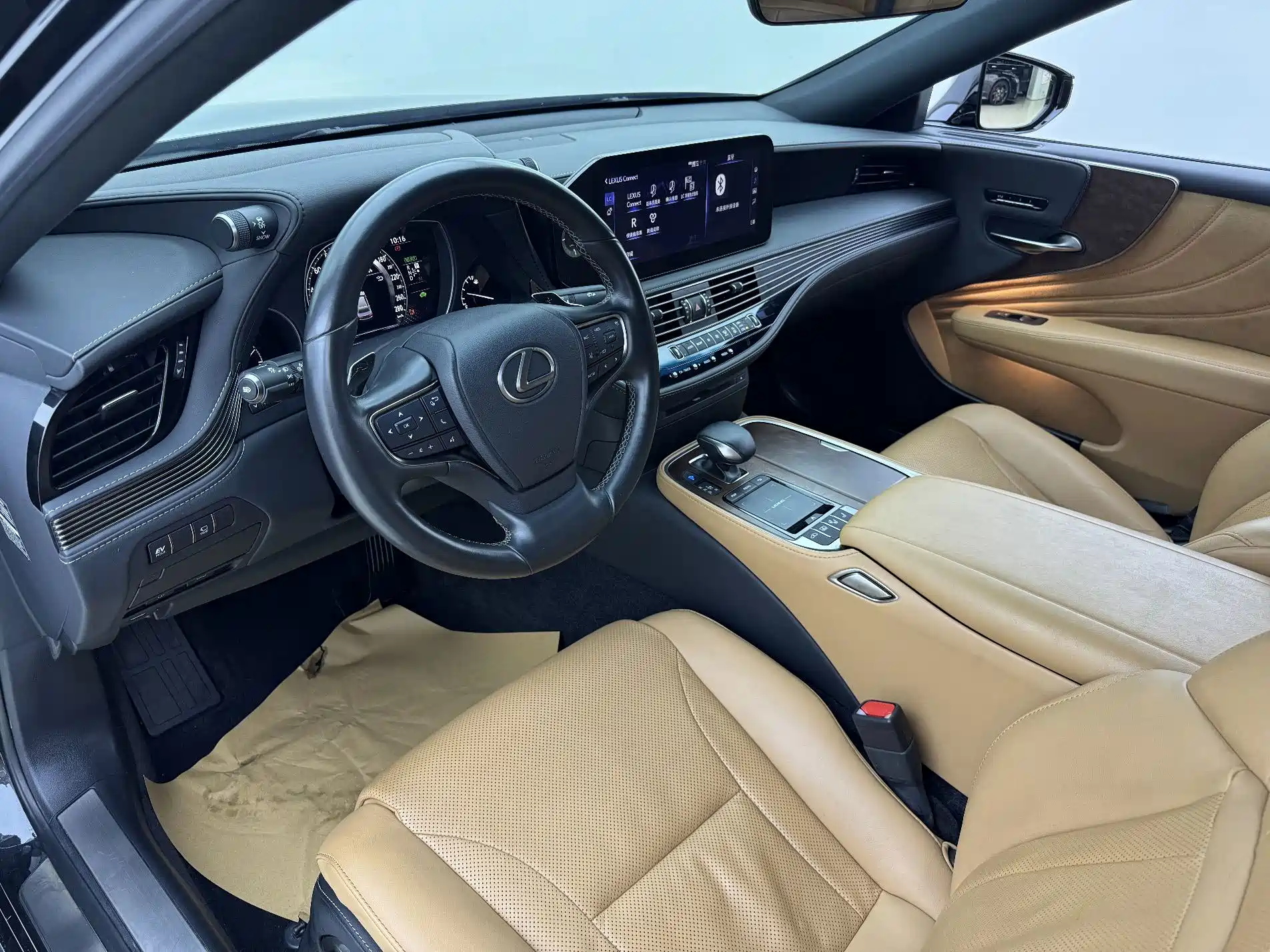 Фото 13 - Lexus LS