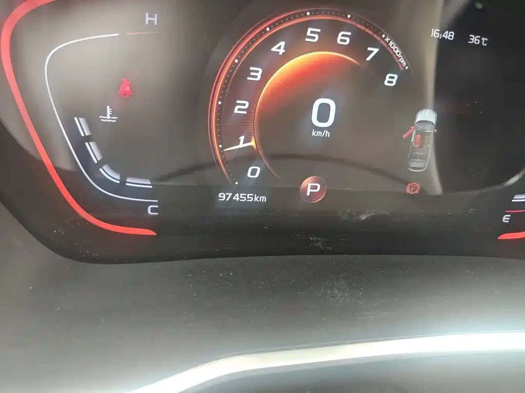 Фото 9 - Geely Binyue