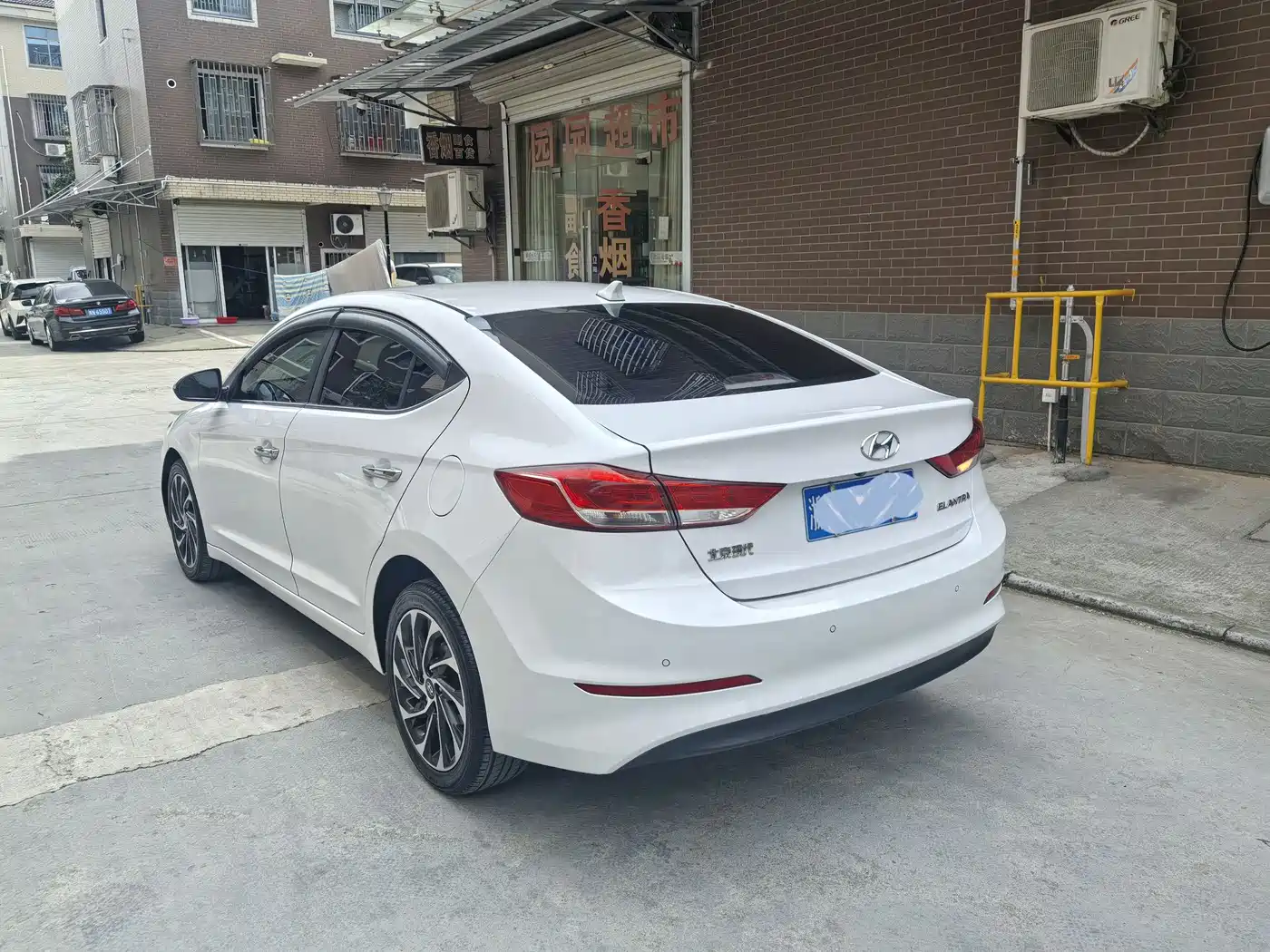 Hyundai Elantra 2020 1.5L CVT Smart Style·Elite фото 3