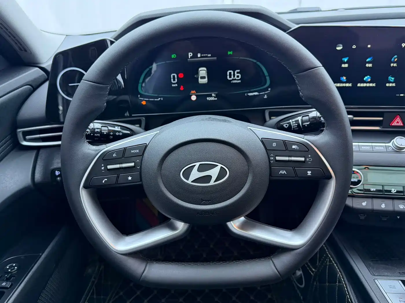 Hyundai Elantra 2023 Model 1.5L CVT LUX Premium Edition фото 13
