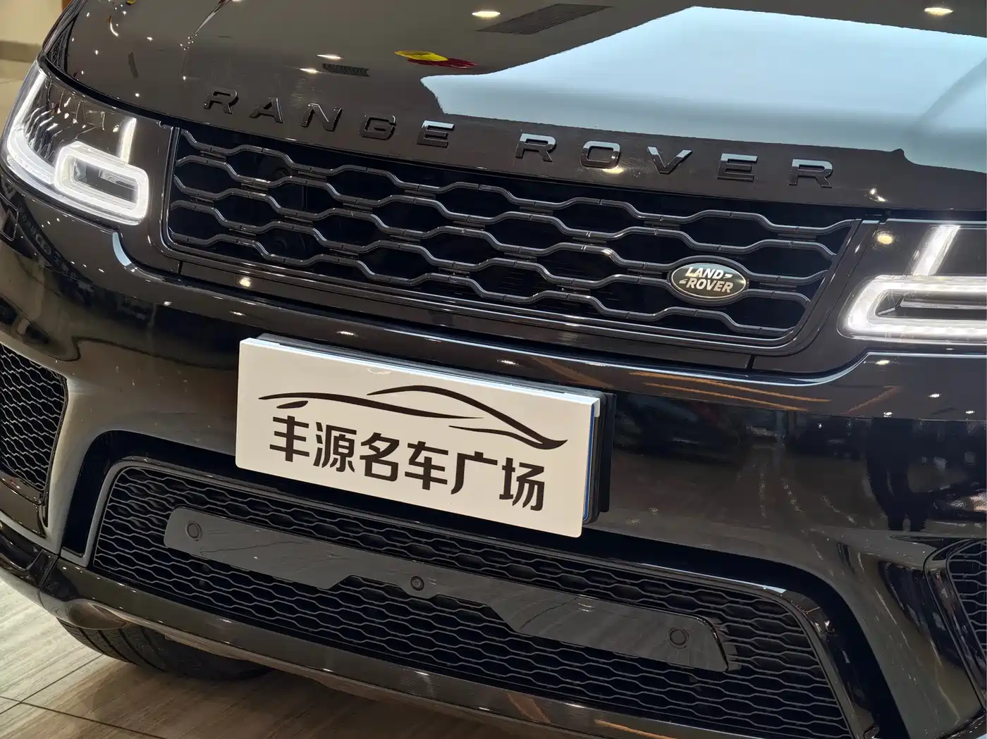 Land Rover Range Rover Sport 2022 3.0 L6 Gloss Black Edition фото 25