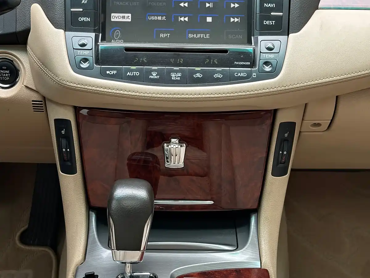 Toyota Crown 2012 2.5L Royal Leather Edition фото 14