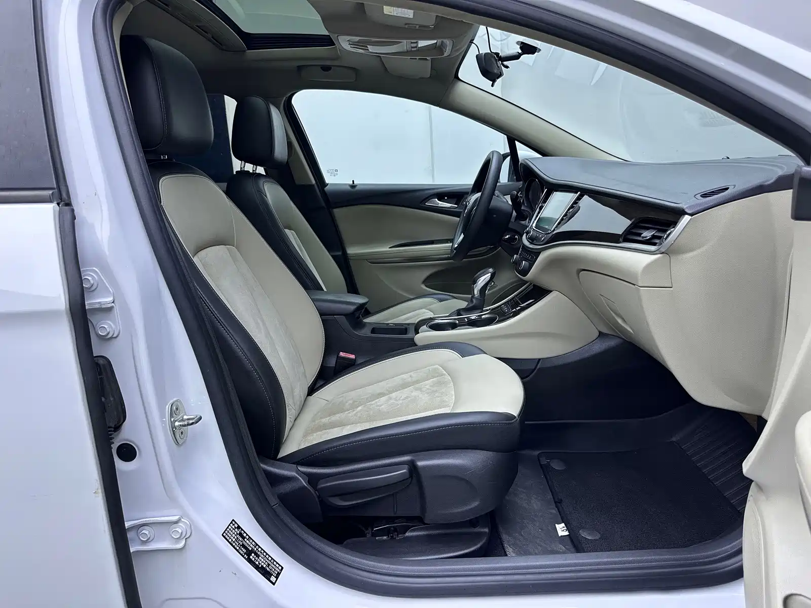Photo 12 - Buick Verano