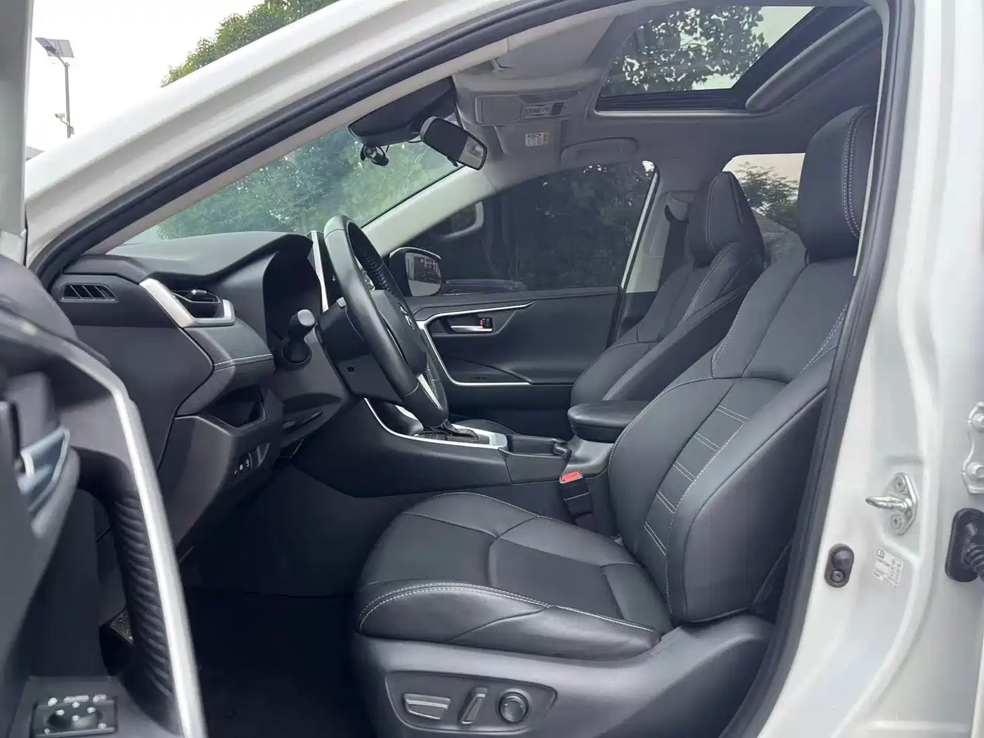 Toyota Wildlander 2022 2.0L CVT FWD Luxury Edition фото 5