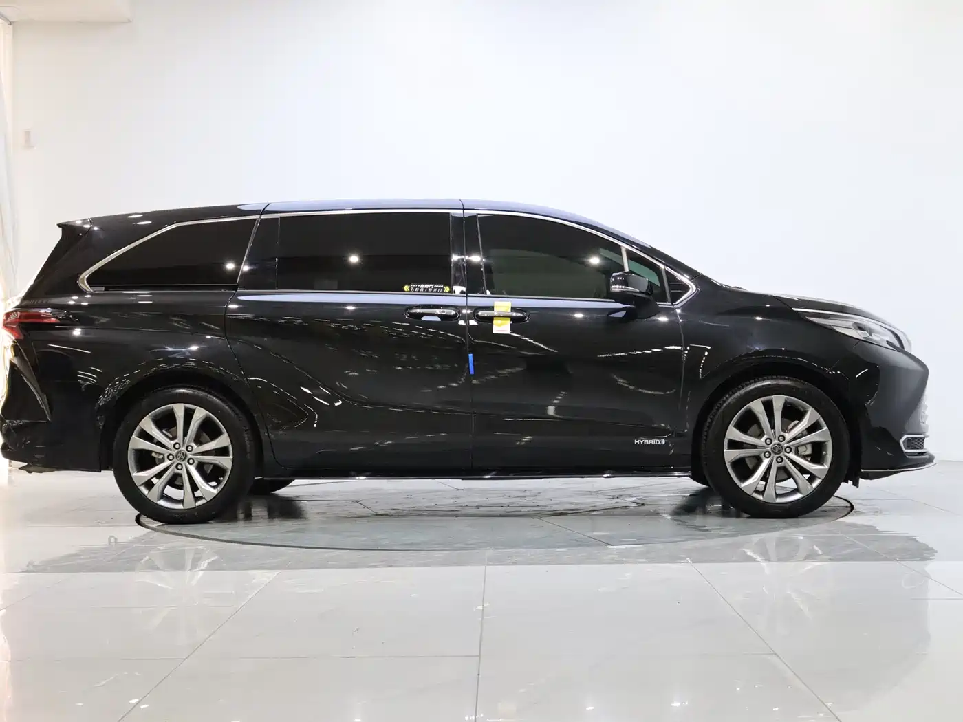 Toyota Sienna 2023 2.5L Hybrid Premium Edition фото 6