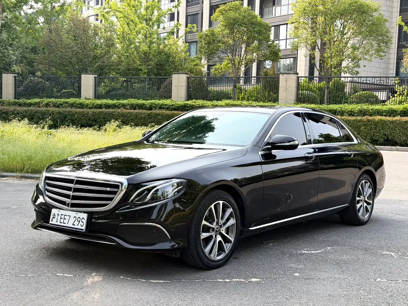 Mercedes-Benz E-Class 2019 E 300 L Luxury