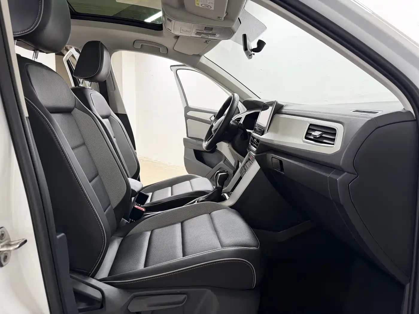 Volkswagen T-ROC 2023 280TSI DSG 2WD Time Edition фото 8